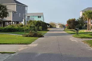 121 SE 76th St, Oak Island, NC 28465 - Photo 4