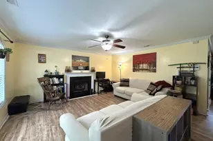 305 Vito Ct, Richlands, NC 28574 - Photo 2