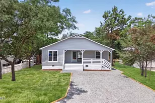 137 NE 31st St, Oak Island, NC 28465 - Photo 6
