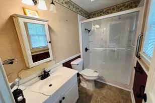 105 Country Club Cir, Clinton, NC 28328 - Photo 10
