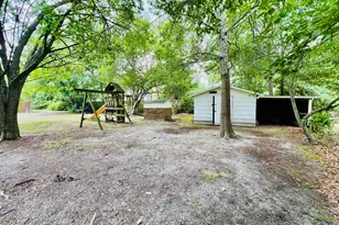 105 Country Club Cir, Clinton, NC 28328 - Photo 16