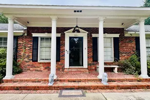 105 Country Club Cir, Clinton, NC 28328 - Photo 2