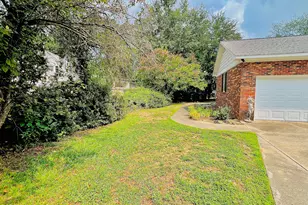 105 Country Club Cir, Clinton, NC 28328 - Photo 12
