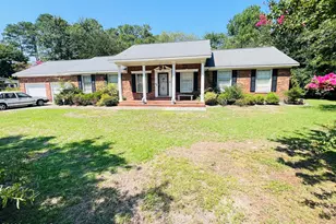 105 Country Club Cir, Clinton, NC 28328 - Photo 2
