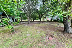 105 Country Club Cir, Clinton, NC 28328 - Photo 16
