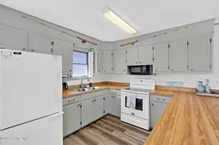 1303 N Topsail Dr, Surf City, NC 28445 - Photo 16