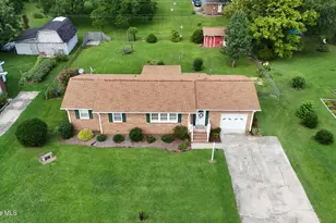 309 General Pettigrew Dr, Plymouth, NC 27962 - Photo 2