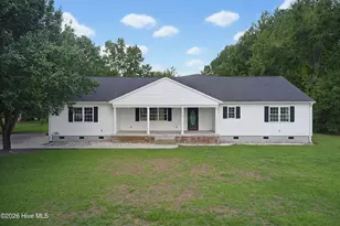 113 Stuart Ave, Lake Waccamaw, NC 28450 - Photo 2