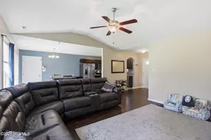 613 Denim Dr, Richlands, NC 28574 - Photo 8