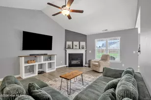 636 Wood Point Dr, Bunnlevel, NC 28323 - Photo 6