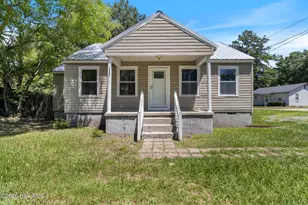 707 E Broad St, Elizabethtown, NC 28337 - Photo 1