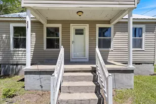 707 E Broad St, Elizabethtown, NC 28337 - Photo 4
