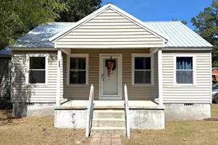 707 E Broad St, Elizabethtown, NC 28337 - Photo 1