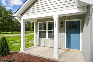 104 Lee St, Roseboro, NC 28382 - Photo 2