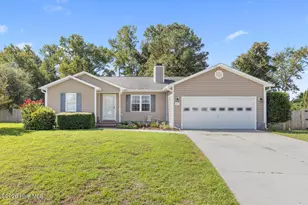207 Concord Ln, Richlands, NC 28574 - Photo 2