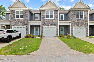 359 S Stingray Ln, Sneads Ferry, NC 28460 - Photo 4