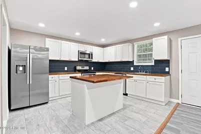 211 E Williamson Street, Mount Olive, NC 28365 - Photo 8