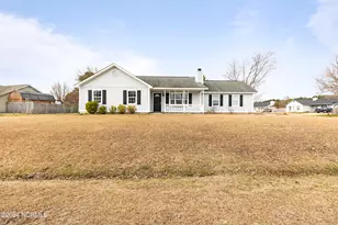 305 Foxridge Ln, Hubert, NC 28539 - Photo 4