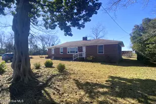 13570 N Lake Rd, Engelhard, NC 27824 - Photo 2
