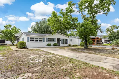 139 NE 18th Street, Oak Island, NC 28465 - Photo 2
