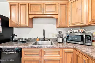 403 Hickory Ct, Jacksonville, NC 28540 - Photo 8