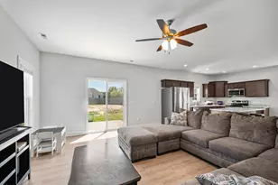 516 Poults Dr, Richlands, NC 28574 - Photo 8