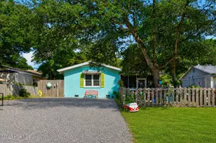 112 NE 51st St, Oak Island, NC 28465 - Photo 2