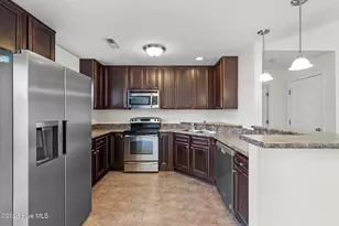 406 Amaryllis Ln, Holly Ridge, NC 28445 - Photo 6