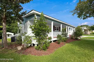 639 W Shore Dr, Swansboro, NC 28584 - Photo 2