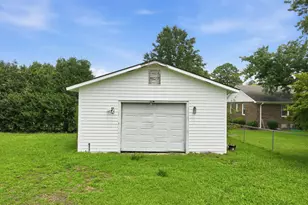 301 Halifax St, Clinton, NC 28328 - Photo 30