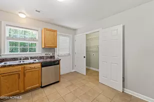 206 Streamwood Dr, Jacksonville, NC 28546 - Photo 4