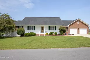 424 Cedar Lake Ln, Clinton, NC 28328 - Photo 1
