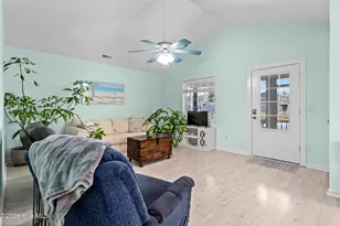 609 Spartanburg Ave, Carolina Beach, NC 28428 - Photo 6