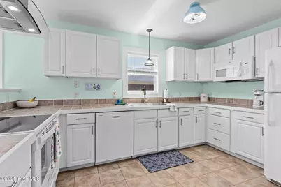 609 Spartanburg Avenue, Carolina Beach, NC 28428 - Photo 8