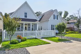 1018 N Caswell Ave, Southport, NC 28461 - Photo 2