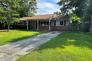 504 Holly Ct, Jacksonville, NC 28540 - Photo 2