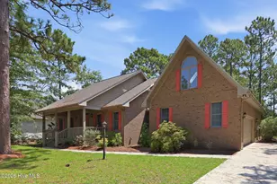 110 Sutton Dr, Cape Carteret, NC 28584 - Photo 2