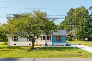 105 Harmon St, Clinton, NC 28328 - Photo 2