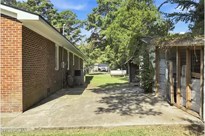404 W Green Street, Robersonville, NC 27871 - Photo 18