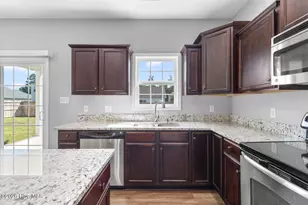 706 Radiant Dr, Jacksonville, NC 28546 - Photo 10