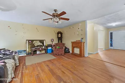 273 E Charity Road, Rose Hill, NC 28458 - Photo 16