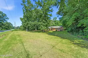 273 E Charity Rd, Rose Hill, NC 28458 - Photo 8