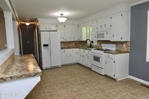 1811 John Small Ave, Washington, NC 27889 - Photo 4