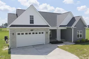 2753 Whitaker Gln Dr, Farmville, NC 27828 - Photo 2