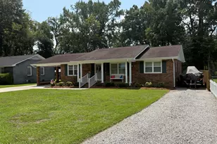209 Nancy St, Lake Waccamaw, NC 28450 - Photo 2