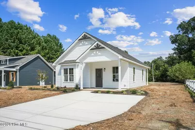 306 S Sycamore Street, Fremont, NC 27830 - Photo 2