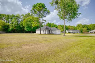 303 Big Tree Ln, Chinquapin, NC 28521 - Photo 4