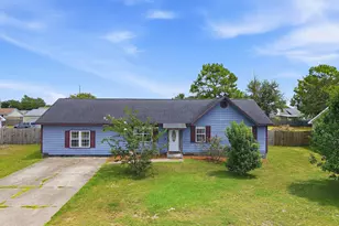 215 S Ginger Dr, Hubert, NC 28539 - Photo 2