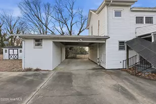 307 Dobbs St, Hertford, NC 27944 - Photo 4