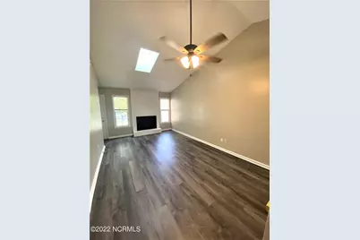 363 W Frances Street, Jacksonville, NC 28546 - Photo 2